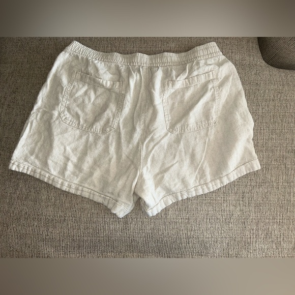 Old Navy Women's cream Shorts - Picture 5 of 5